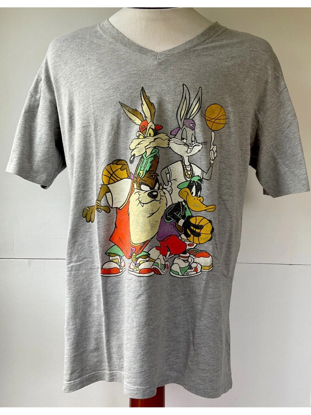 Vintage Looney Tunes Basketball V-Neck T-Shirt Size XL